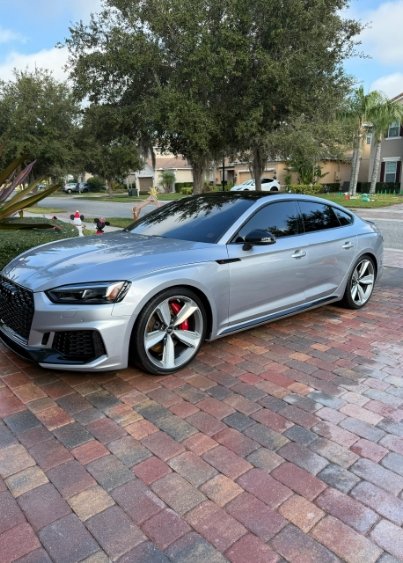 audi de deportivo gris