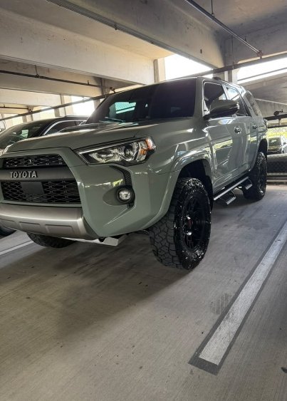camioneta 4x4 toyota gris claro
